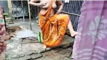 गोरे मम्मे वाली सेक्सी पड़ोसन
