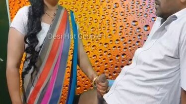 कामुक सौतेली माँ ने लण्ड पकड़ लिया