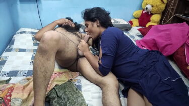 मल्लू भाभी ने चूसा नौकर का मोटा देसी लण्ड