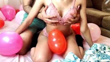 वैलेंटाइन पे गर्लफ्रेंड ने गिफ्ट की चुत