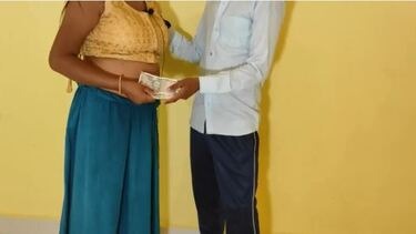 पैसे दे कर मारी नोट की तरह कड़क चुत