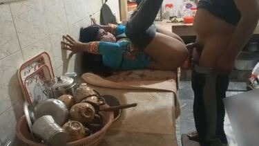 देवर ने रसोड़े में भाभी को चोदा