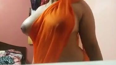 साडी में छिपे भाभी के बूब्स