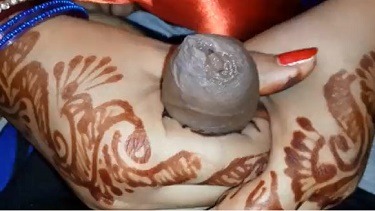 भाभी ने लण्ड की मालिश करके किया खड़ा