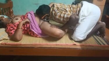 लुंगी उठा के मल्लू आंटी की चुदाई