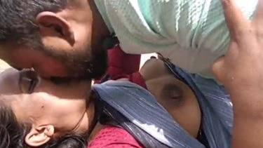 जंगल में गांव की टीचर की देसी चुदाई